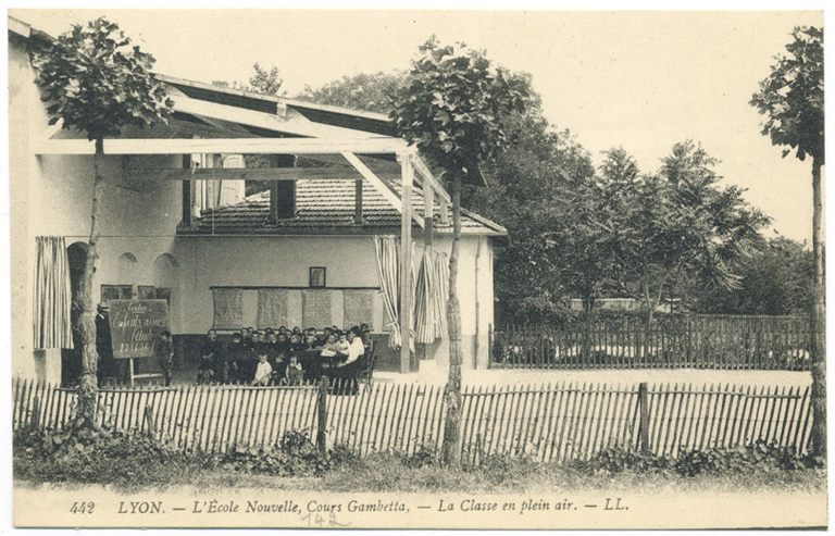 Moulin, puis école secondaire dite l'Ecole Nouvelle, puis immeuble dit Meublés Nicolaï, actuellement Résidence Nicolaï