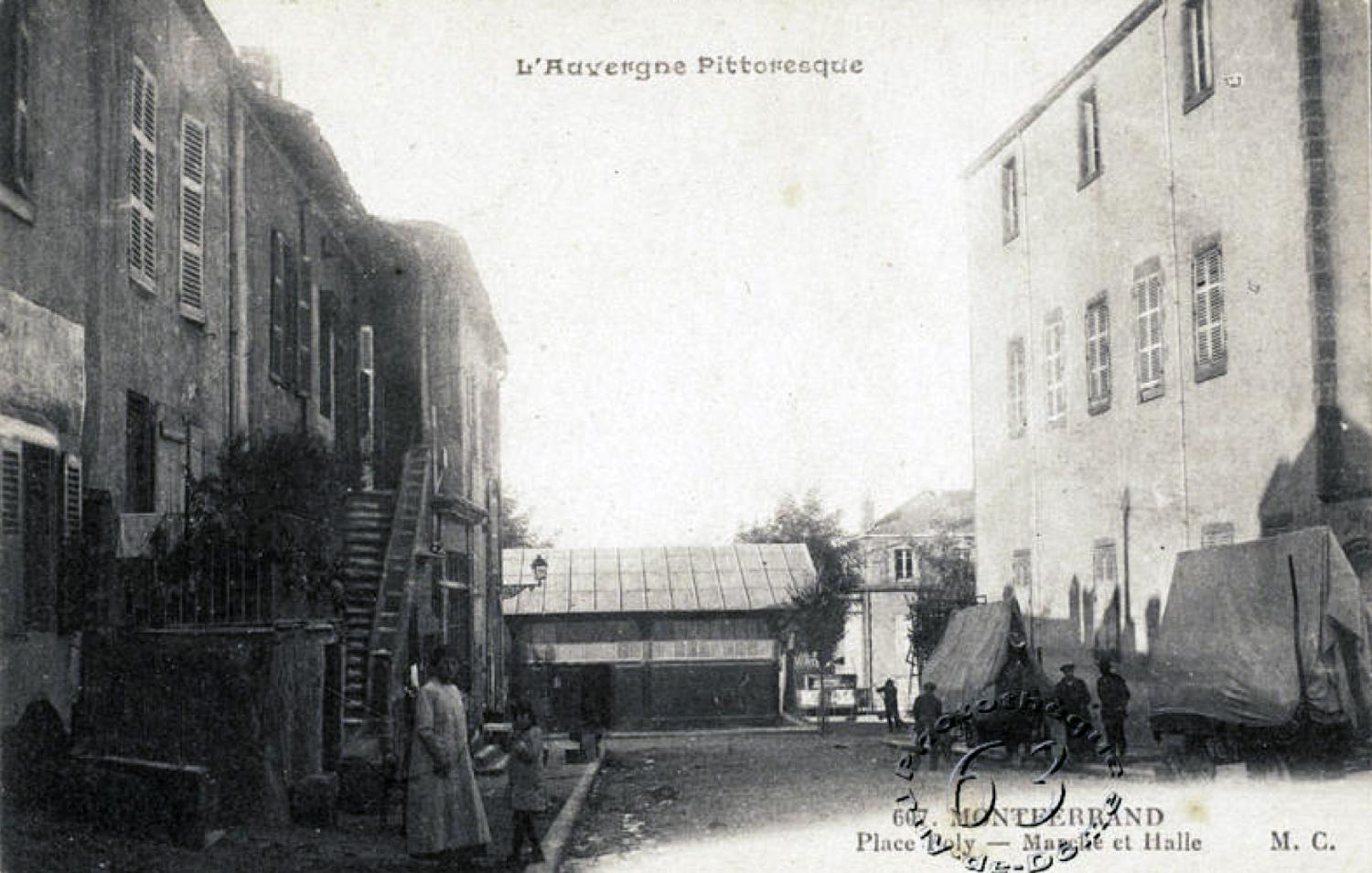 Bailliage, puis maison de ville ; ensemble de maisons, puis collège de jésuites de Montferrand, puis immeuble Saint-Pierre et maisons, actuellement immeuble et maisons