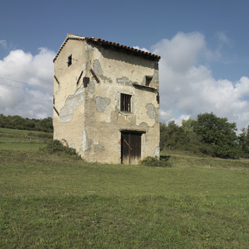 Cabane de vigneron, dite loge de vigne, et pigeonnier