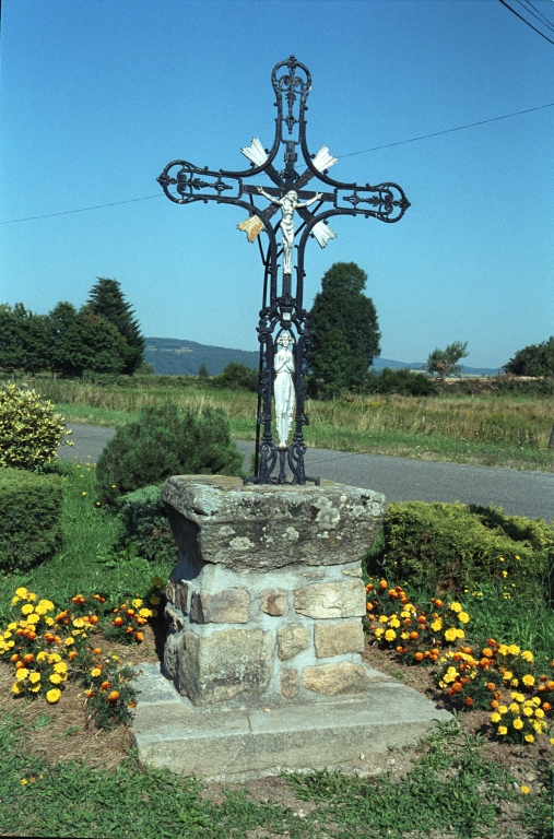 Les croix monumentales du canton de Boën et de la commune de Sail-sous-Couzan