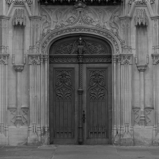 Tympan, vantaux des portes et plafond du vestibule sous la tribune d'orgue