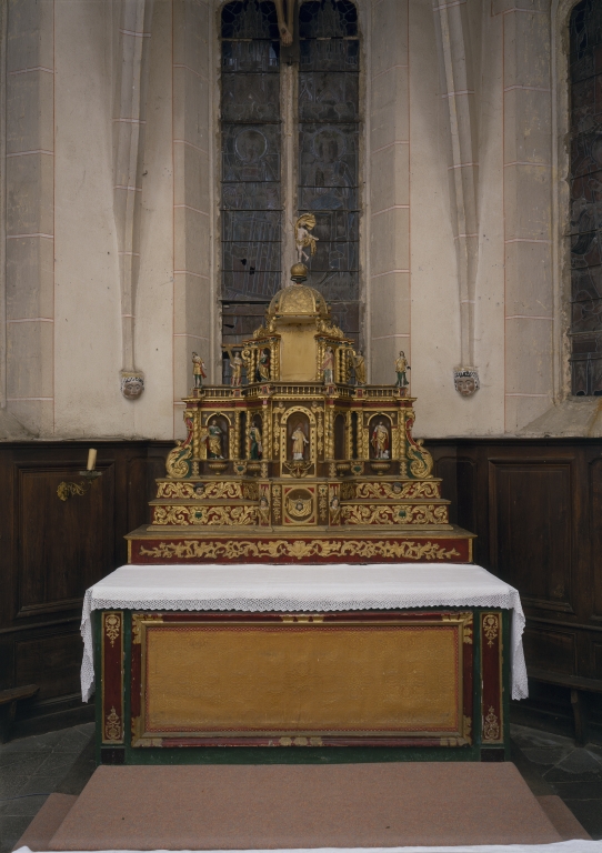 Ensemble du maître-autel, gradins d'autel, tabernacle à ailes et dais d'exposition