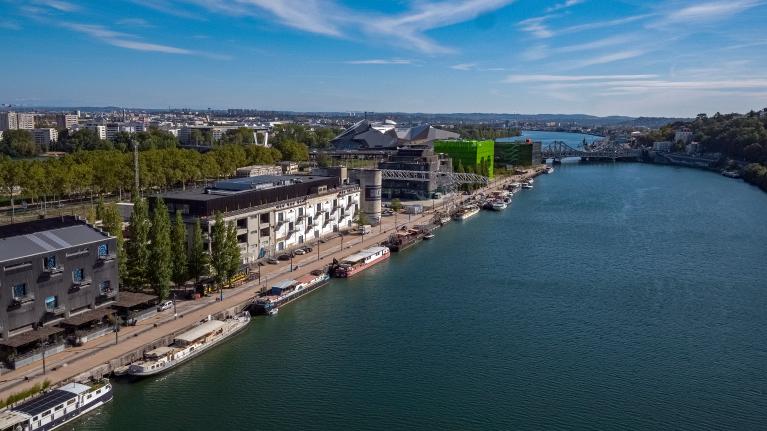 Entrepôt commercial, dit magasin général des sucres, puis la Sucrière espace d'exposition.