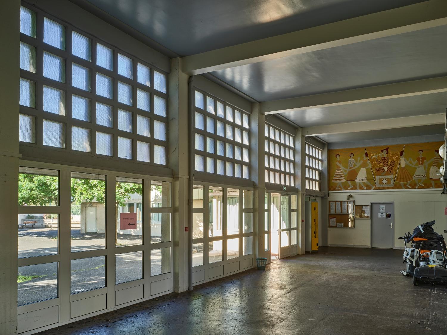 Centre d'apprentissage féminin de Montferrand, puis CET (collège d'enseignement technique) de jeunes filles, actuellement lycée professionnel de Montferrand dit lycée professionnel Marie-Curie