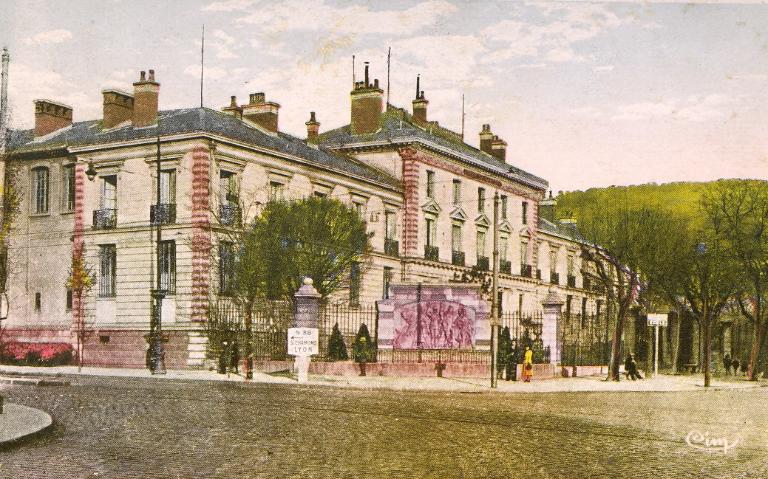 Lycée de garçons, actuellement lycée d'enseignement secondaire et supérieur Claude-Fauriel