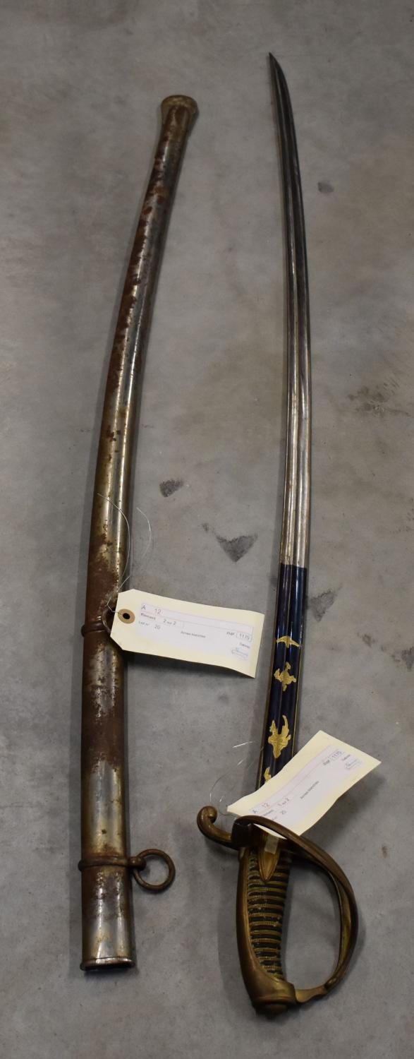 Sabre d'un ensemble d'un sabre et son fourreau
