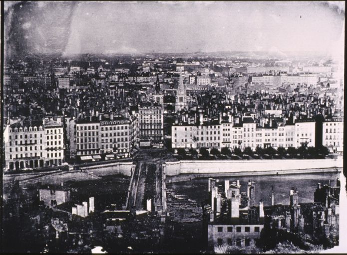 Pont de Saône, de Pierre ou du Change, puis de Nemours