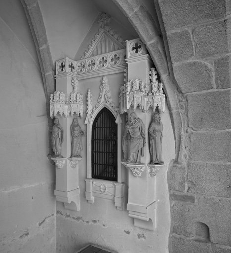 Niche architecturée du reliquaire de la Vraie Croix