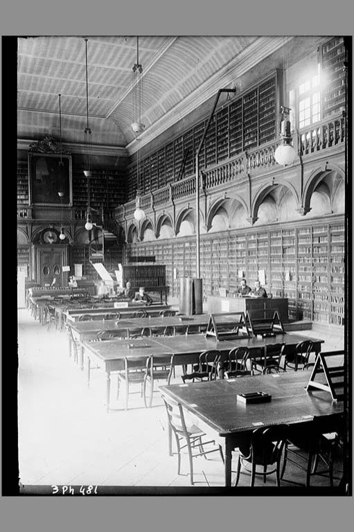 Bibliothèque et médaillier du collège de la Trinité, puis Bibliothèque municipale, puis Tribunal des Prud'hommes et bureaux de la Foire de Lyon, actuellement Centre de documentation et d'information et salles de classe