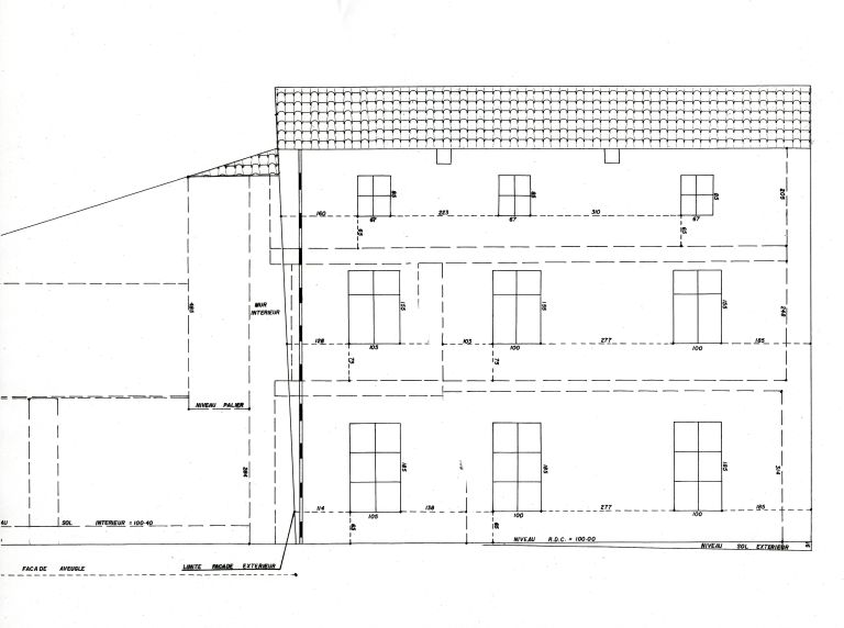 Maison de religieuses, puis mairie-école, actuellement maison