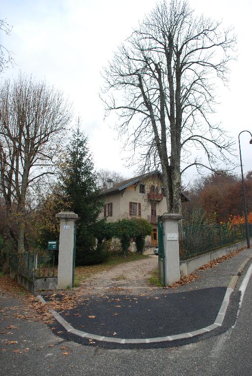 Villa puis maison d'école et de formation, actuellement maison de retraite dite Maison Saint-Vincent