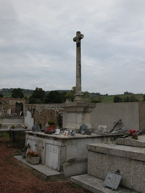 Ancienne croix de cimetière (?)